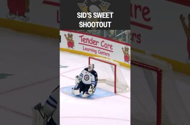 Crosby vs. Hellebuyck in the shootout!