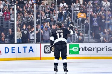 Kings fans give Kopitar a STANDING OVATION for becoming franchise points leader! 👑 🎉