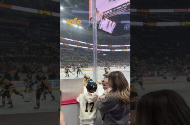The Rust fam bringing some joy to dad's 700th @NHL game! 🥹
