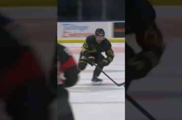 August Berg tacklar Christopher Bengtsson över sargen (Modo Hockey mot AIK Hockey) (#Shorts)