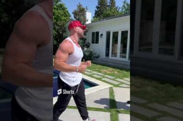 Bradley Martyn is crazy for doing this without the body protector 😱👊🏼