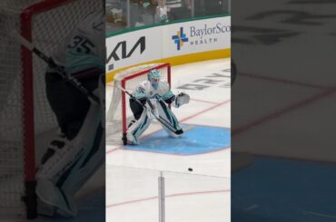Joey Daccord warming up 🔥 #goaliegearsnob #seattlekraken #joeydaccord #truegoalie