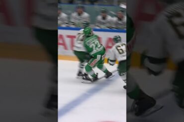Adam Ollas Mattsson knockar Josh Dickinson (Färjestad BK mot Rögle BK i SHL i Sverige) (#Shorts)