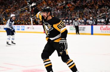 Erik Karlsson stays HOT with 2-goal game! 🇸🇪🔥