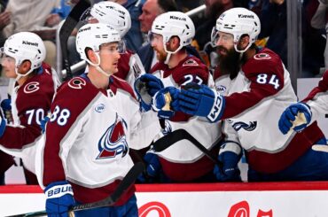 Martin Necas 🤝 the back of the net