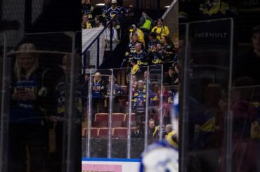 HV71 fans hånar sitt eget hockeylag (HV71 mot Leksands IF i Tegera arena i SHL i Sverige) (#Shorts)