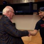 Alexandre Carrier félicité par Michel Lacroix pour son 100e point