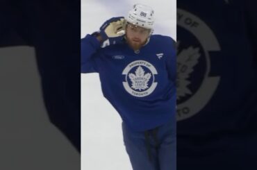 Nylander Hits the Celly on Coach Berube at Practice 👀