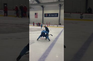 New style of faceoff? 🏒 Eine neue Art des Faceoffs?