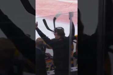 Nicklas Lasu tacklar Brian O'Neill (Frölunda HC mot Luleå HF Scandinavium i SHL i Sverige) (#Shorts)