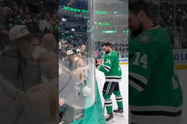 Dads share the sweetest moments with their kids during team warmups 🫶
