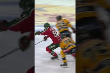 Anton Levtchi tripping på Filip Cederqvist (Luleå HF Frölunda HC Scandinavium SHL Sverige) (#Shorts)