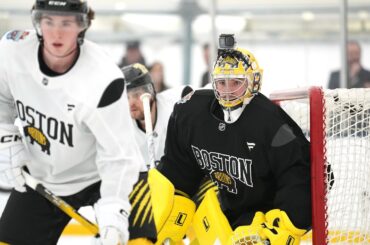 Jeremy Swayman mic'd up at practice 🎤