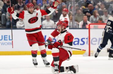 🇩🇰 Ehlers' MAGNIFICENT 3-point game leads the charge for Carolina! 🇩🇰