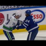 NHL Fight - Canucks @ Maple Leafs - Edler vs Simmonds - 29 04 2021