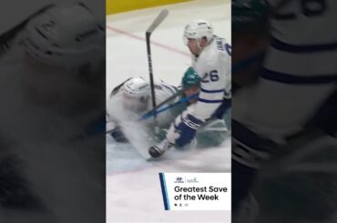 Benoit dives across and robs Eklund with a spectacular save 😱