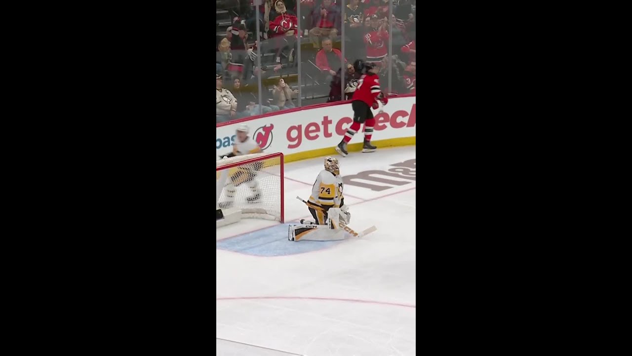 Paul Cotter with a Short Goal vs. Pittsburgh Penguins