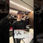 showing the fellas some old tapes of our HOF inductees 🎞️ #hockey #blackhawks #nhlhistory