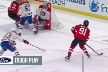 Dawson Mercer scores a goal against the Montréal Canadiens