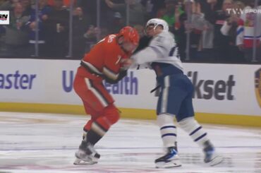 Domi venge Matthews en se battant avec Gudas!