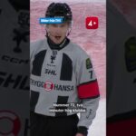 Här får Lodin klubban rakt i ansiktet