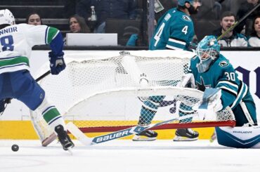 It was a WEIRD night in net for Askarov!