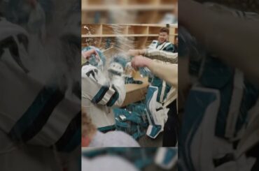 More water for Mack postgame! 💦  #hockey #nhl #macklincelebrini