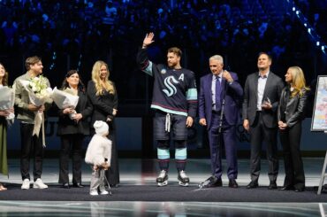 🇸🇪 🎉 Kraken honor Larsson for 1000 NHL games 🎉 🇸🇪