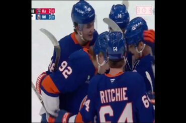 It's Simon Holmstrom‼️The Islanders strike again!  [3-2] 💥 Panthers vs. Islanders