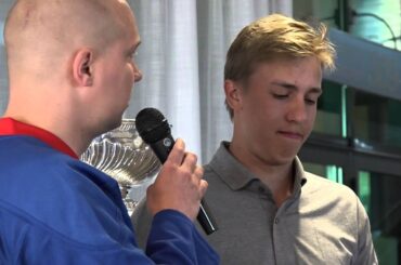 Teräväinen ja Stanley Cup kylässä