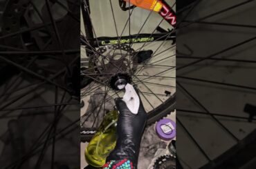 Cómo cambiar tu eje trasero #elprofebrandon #ciclismo #tutorial