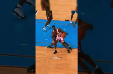 Michael Jordan’s fadeaway shot over Kobe Bryant in 1998 🔥 (Teacher vs Student) #shorts #nba #jordan