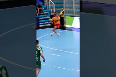He tried a 360° but... 😱 #handball #håndbold #ehfYCT #ehf