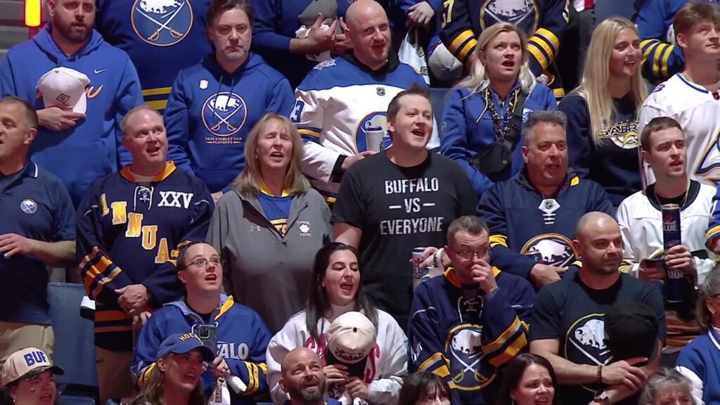 Buffalo fans finish CANADIAN anthem after mic issues