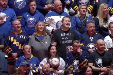 Buffalo fans finish CANADIAN anthem after mic issues