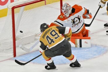 Vegas SNATCHES Game 1 away with LATE GOAL!