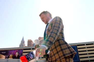 Eichel, Vegas arrive to arena in style | 2023 Quest for the Stanley Cup