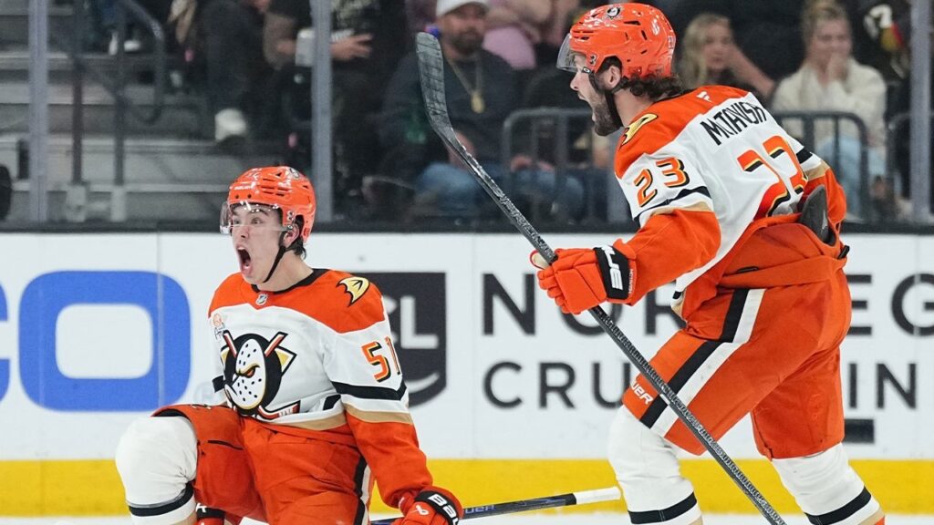 Ducks FORCE OT in Game 5 on Zellweger’s late goal!