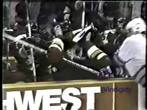 Kyte checks Reichel onto bench 94-95 playoffs