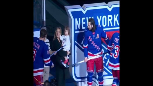 The Rangers honoured Mika Zibanejad with a special tribute ahead of his 1000th NHL game 👏🏻